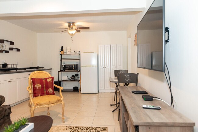 Photo - 820 Lantern Tree Ln