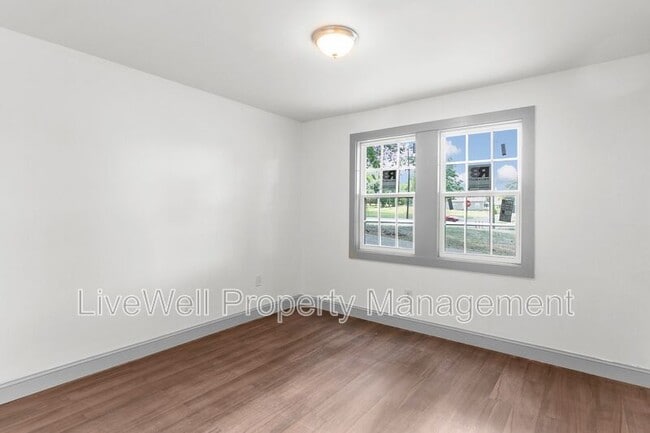 Photo - 2608 20th Ave N