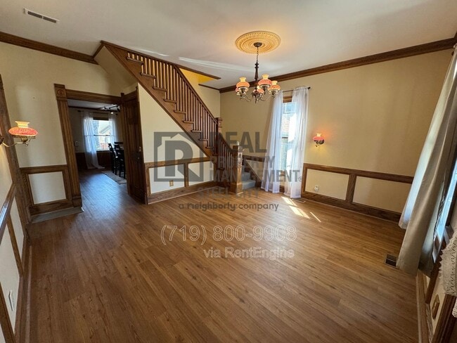 Photo - 512 W 10th St