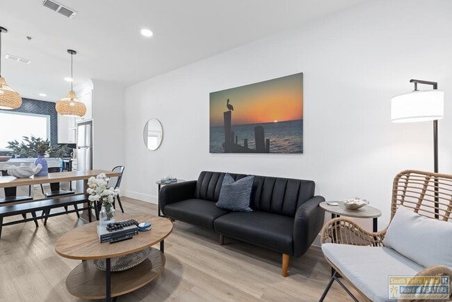 Building Photo - 111 W Sunny Isle Dr Unit 201 Rental