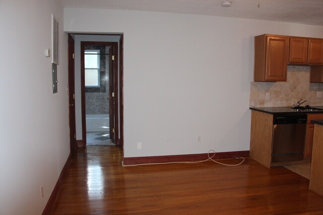 Photo - 634 N Monroe St Unidad 2