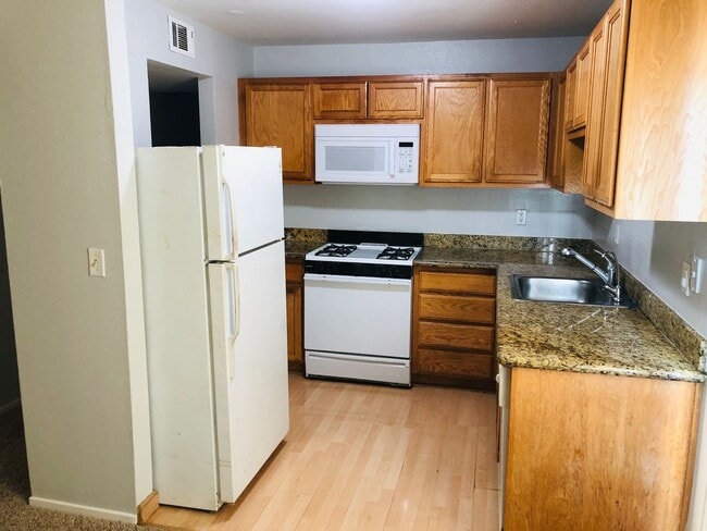 Photo - Great looking condo in a nice and clean co...