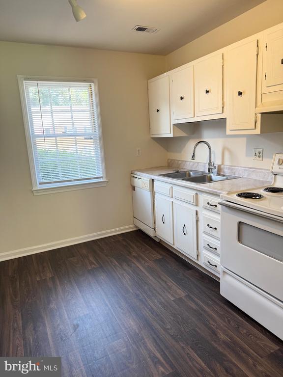 Building Photo - 413 Olde Greenwich Cir Rental