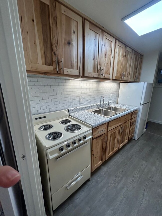 Photo - 244 S Corl St