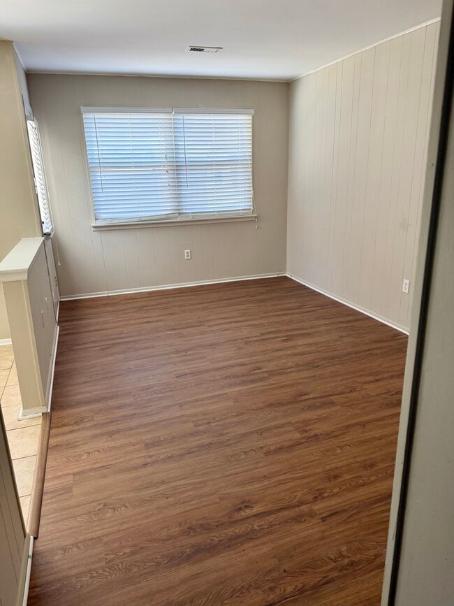 Family room - 202 Shady Ln