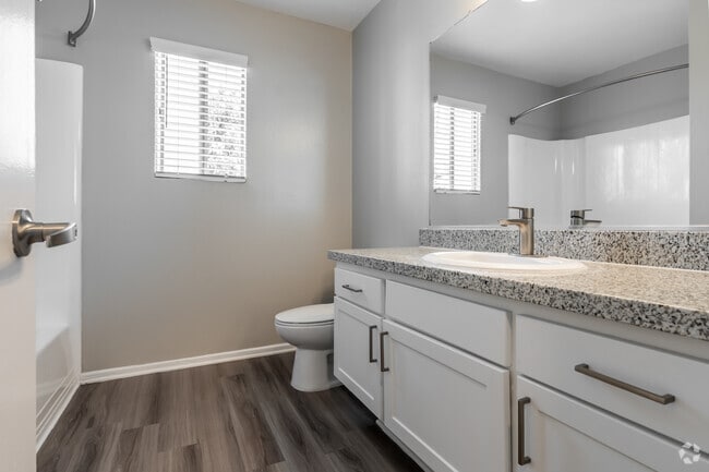 2BR, 1BA - 960SF