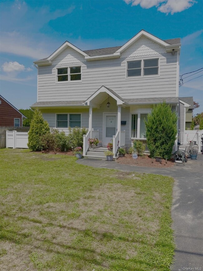 Building Photo - 679 Montauk Hwy Rental