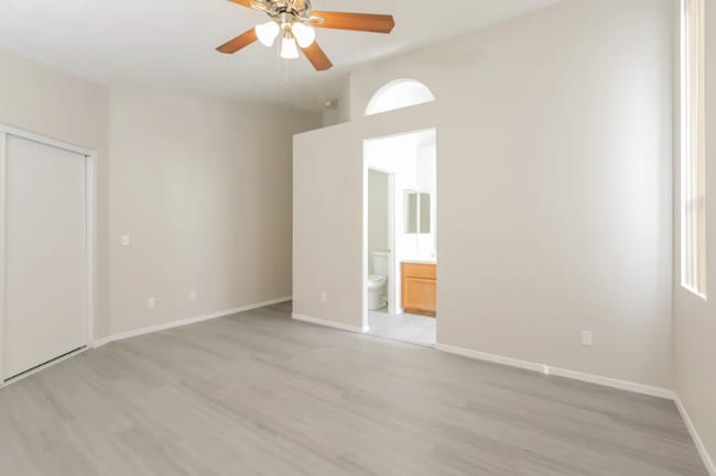 Photo - 3334 Steppe St