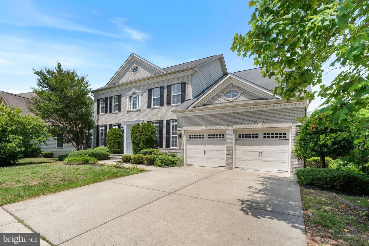 Photo - 15436 Symondsbury Way