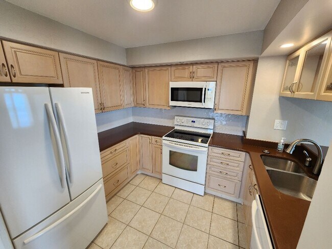 Photo - Beautiful 2 Bedroom Seascape Towers Oceanf...