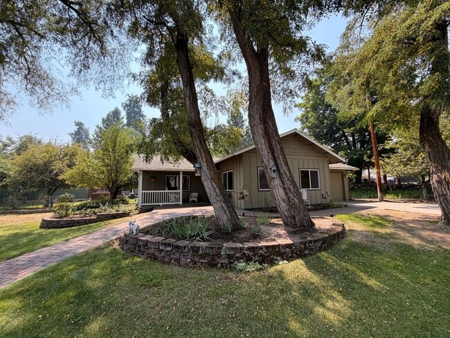 Photo - Hidden Gem in Midtown Bend – Utilities Included!