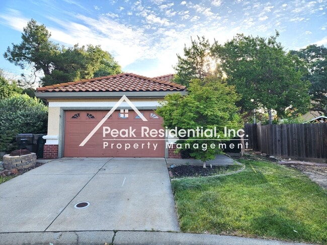 Building Photo - Nice 3bd/2ba Roseville Home with 2 Car Garage