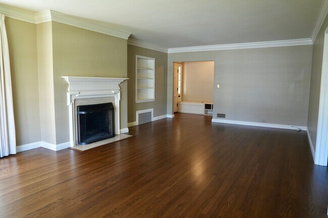 Photo - Charming & Spacious 3BR/2BA Lower-Level Home in Prime Baywood Location