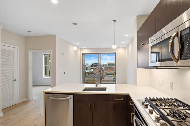 Building Photo - 1350 Maryland Ave NE Unit 213 Rental