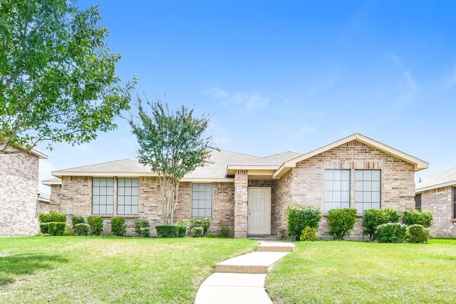 Building Photo - 1056 Bumble Bee Dr