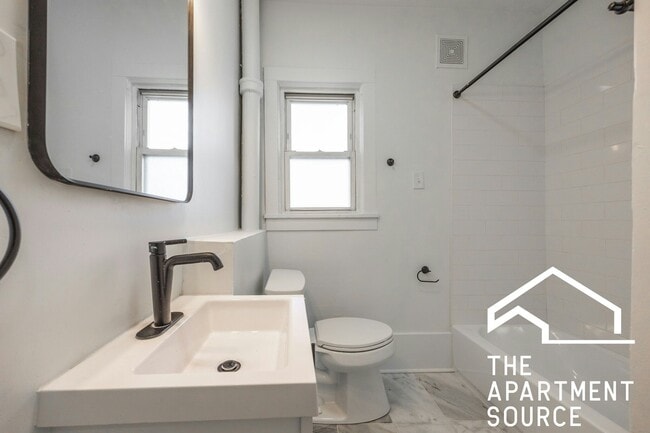 Photo - 2301 N Leavitt St Unit 3F