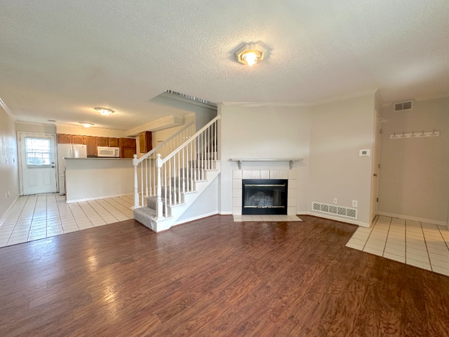 Building Photo - 1523 E 120th St Rental