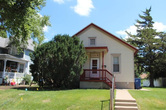 Building Photo - 1318 Campbell Ave