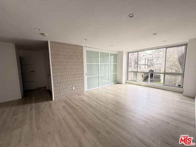 Building Photo - 4900 Overland Ave Unit 238