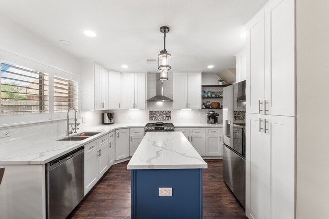 Photo - 6923 Cobblestone Path