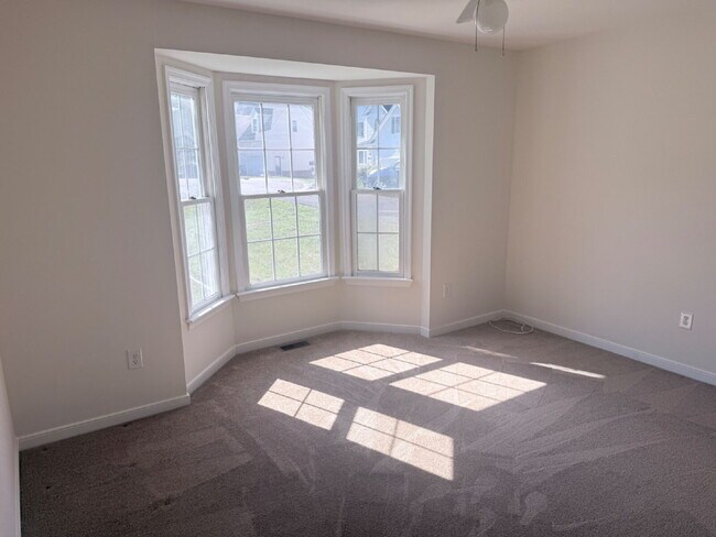 Great Location 3 Bedroom Home Ready to Move In