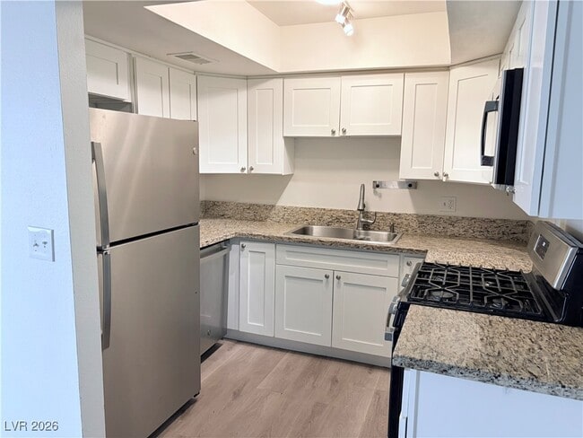 Building Photo - 4350 Caliente St