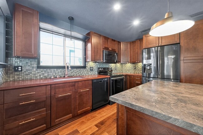 Photo - 14300 Waterside Ln