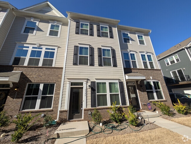 Building Photo - Room in Townhome on Cleburne Ct