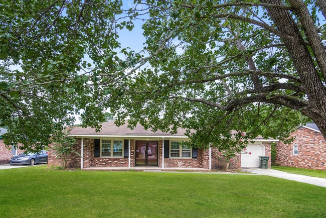 Building Photo - 306 Gippy Dr