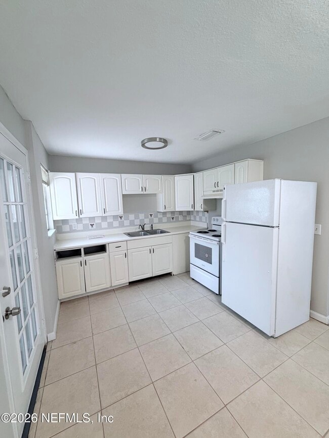 Photo - 1457 Detroit St