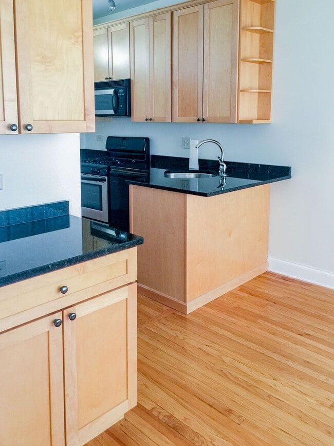 Photo - 4808 N Paulina St Unidad 2W