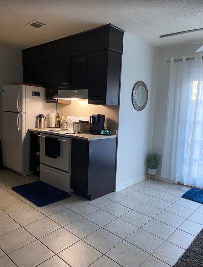Townhome Staged Kitchen - Green Ridge Apartments