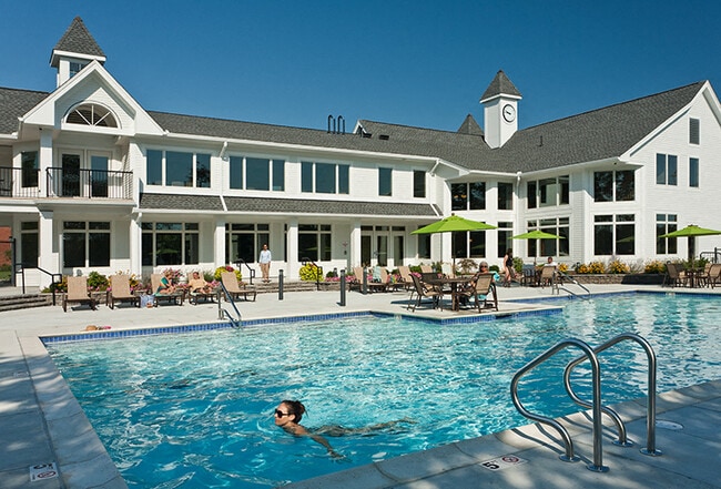 Casa club y piscina - Norwood Gardens