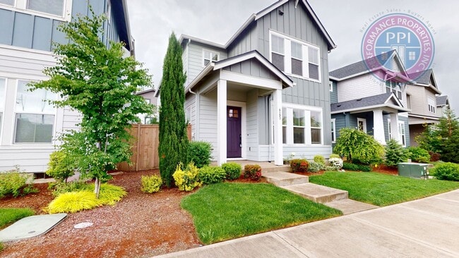 Photo - REED'S CROSSING! Luxury Home, Stylish Amenities, Central Air-Conditioning, Close To Nike & Intel