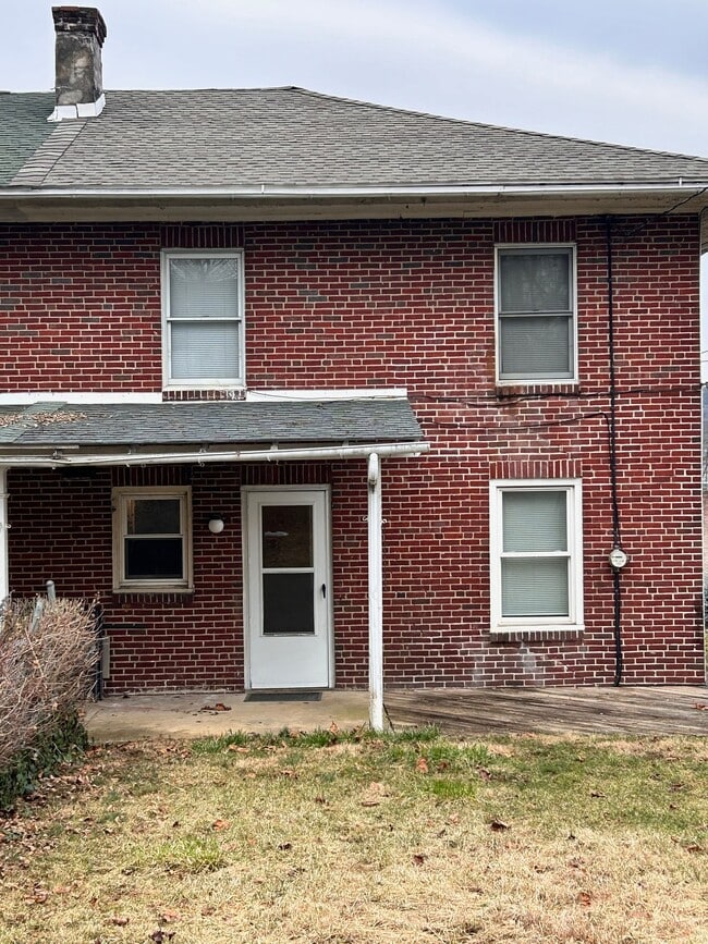 2268 Reading Blvd Townhome Townhome Rental in West Lawn PA