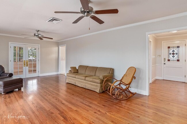 Photo - 400 Southfield Rd