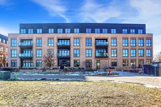 Building Photo - 877 N East St Unit 303