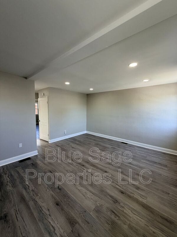 Photo - 1012 Burnside Rd