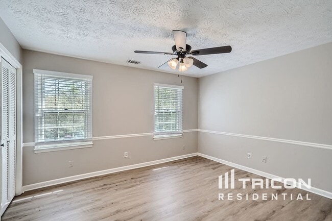 Photo - 3321 Manchester Dr SW