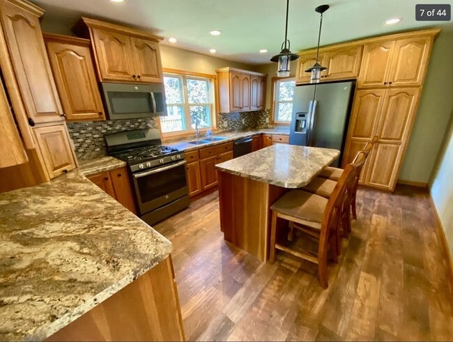 Photo - 1359 Oakes St