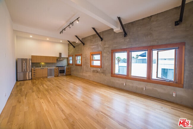 Building Photo - 8 Brooks Ave Unit 13 Rental