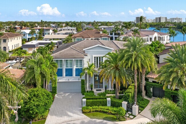 Photo - 863 Enfield St