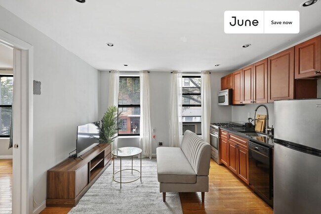 Photo - 226 E 7th St