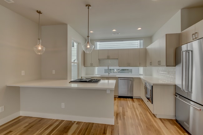 Photo - 1908 Hooker St