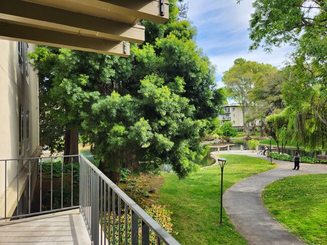 Lakeview 2 bedroom at Woodlake - Lakeview 2 bedroom at Woodlake Condo Unit 210