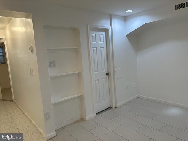 Photo - 1342 Levis St NE