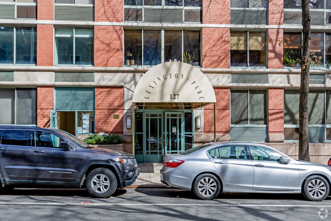 Entrance - Lexington Parc