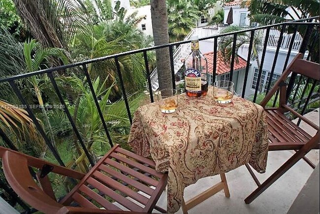 Building Photo - 900 Euclid Ave Unit 14