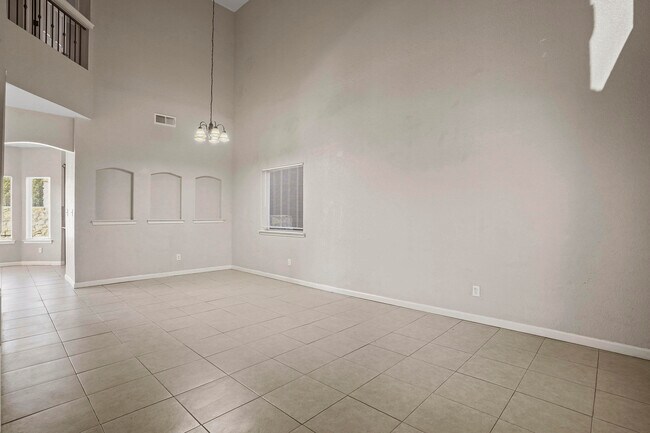 2149 Shreya St