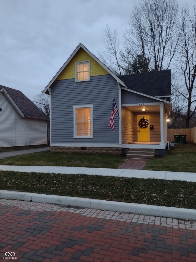 Photo - 449 Yandes St